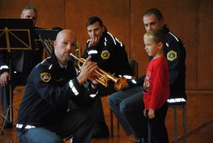 Šolarji so dan preživeli v policijski družbi, tudi pasji 11